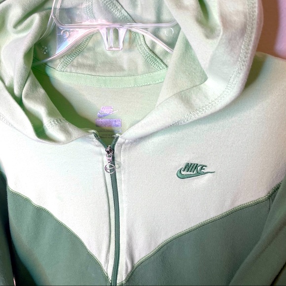 Nike Tops - Nike hoodie